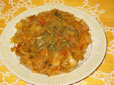 Cabbage fried with vegetables.
