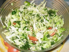 Cabbage salad with tomatoes