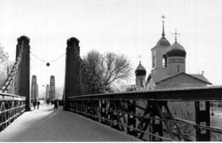  "Висячие мосты" - видна церковь Николы Чудотворца