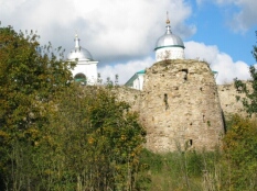 Old Izborsk is located 30 kilometers west of Pskov.